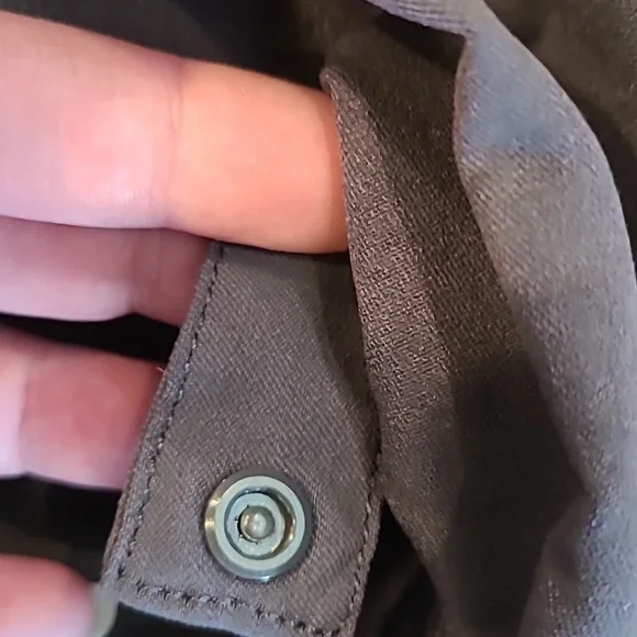 Prana women's size 4 pants/capri grey pants. - Picture 6 of 8